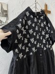 画像4: ubasoku/0957 かすみそう刺繍の丸衿ワンピース・黒