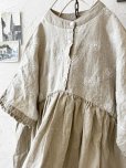 画像8: ubasoku/0931 ガーベラ刺繍のギャザープルオーバー・チャコール