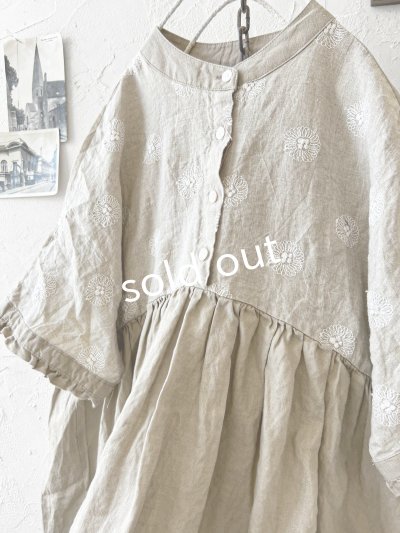 画像8: 【30%OFF SALE】ubasoku/0931 ガーベラ刺繍のギャザープルオーバー・ベージュ