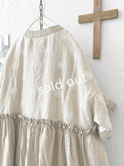 画像10: ubasoku/0953 ガーベラ刺繍のギャザーワンピース・黒