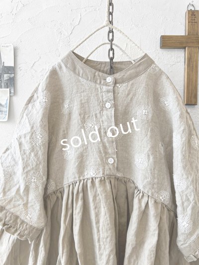 画像3: 【30%OFF SALE】ubasoku/0931 ガーベラ刺繍のギャザープルオーバー・ベージュ