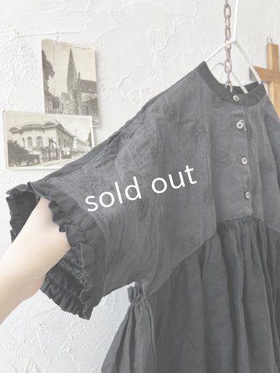 画像3: ubasoku/0931 ガーベラ刺繍のギャザープルオーバー・チャコール