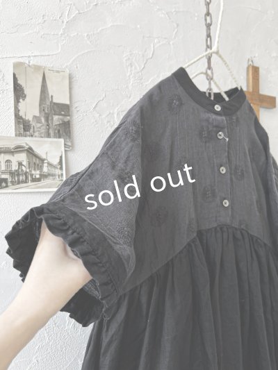 画像3: ubasoku/0953 ガーベラ刺繍のギャザーワンピース・黒