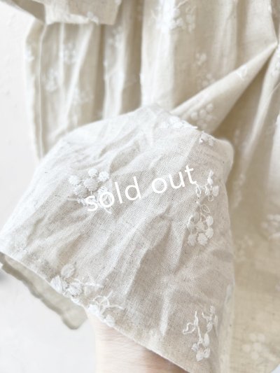 画像9: MARCHE' DE SOEUR／大きなラッフル襟のチュニック・木の実ししゅうにミルク襟