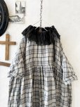 画像2: MARCHE' DE SOEUR／大きなラッフル襟のチュニック・先染チェックに黒ガーゼ襟 (2)