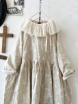 画像2: MARCHE' DE SOEUR／大きなラッフル襟のチュニック・木の実ししゅうにミルク襟 (2)