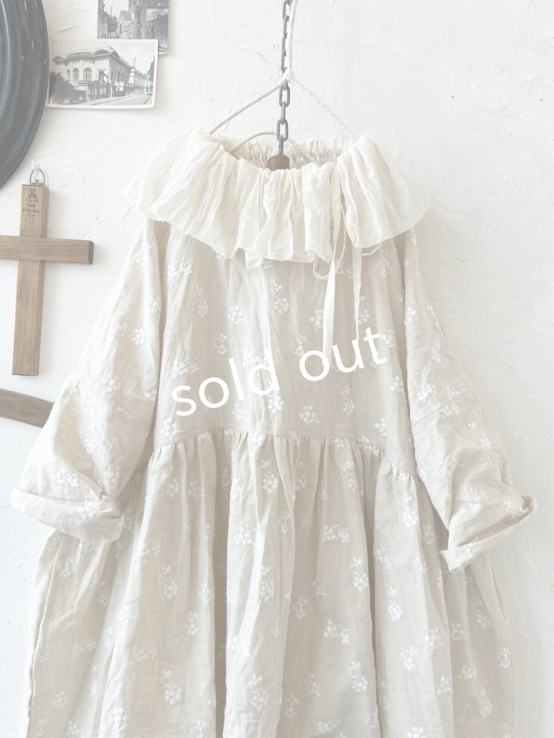 画像2: MARCHE' DE SOEUR／大きなラッフル襟のチュニック・木の実ししゅうにミルク襟 (2)