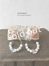 toromeco／アンティークシルクと天然石イヤリング・サーモンピンク