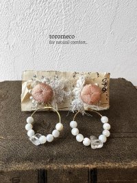 toromeco／アンティークシルクと天然石イヤリング・サーモンピンク