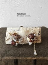 toromeco／”tsubuto” スフレスパンコールのイヤリング・ブラウンレッド