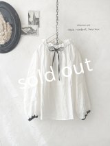 nous rendent heureux/襟ぐり配色リボンブラウス・オフ