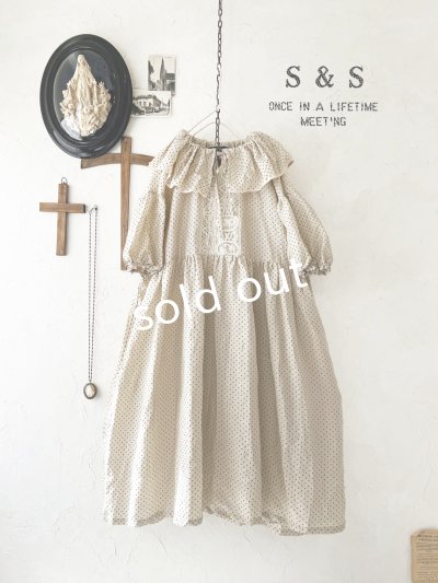画像1: shizuka's【18】アンティークレースの ドットフリルワンピース・ベージュA