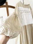 画像4: shizuka's【20】アンティークレースのボリューム袖ドットワンピース・ベージュ