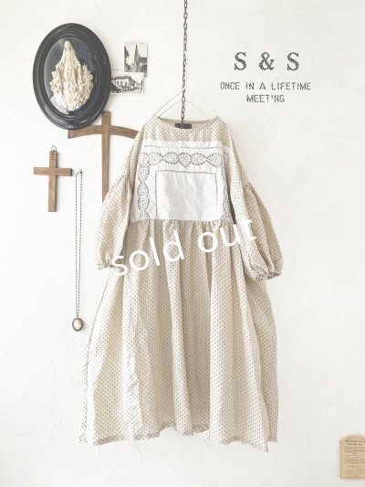 画像1: shizuka's【20】アンティークレースのボリューム袖ドットワンピース・ベージュ