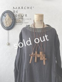 MARCHE' DE SOEUR／木の十字架ネックレス