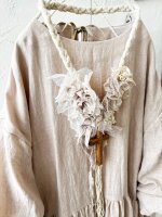画像5: MARCHE' DE SOEUR／十字架ネックレス付きギャザーワンピース・ピンクベージュ (5)