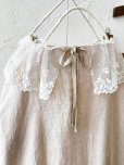 画像9: pollenbienco/アンティークレースのギャザーワンピース・ピンクベージュD
