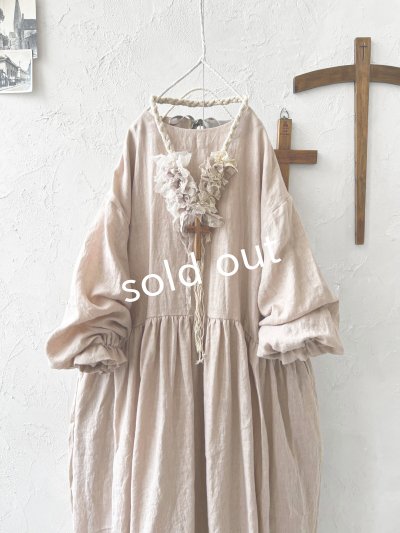 画像2: MARCHE' DE SOEUR／十字架ネックレス付きギャザーワンピース・ピンクベージュ