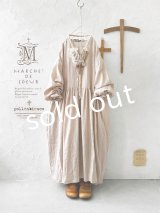 MARCHE' DE SOEUR／十字架ネックレス付きギャザーワンピース・ピンクベージュ