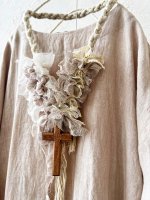 画像4: MARCHE' DE SOEUR／十字架ネックレス付きギャザーワンピース・ピンクベージュ (4)