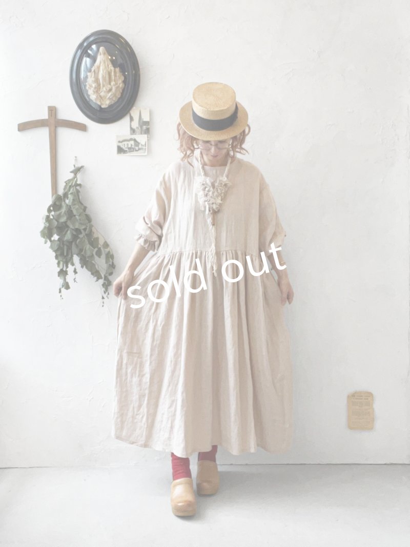 画像13: MARCHE' DE SOEUR／十字架ネックレス付きギャザーワンピース・ピンクベージュ (13)