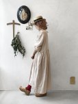 画像13: pollenbienco/アンティークレースのギャザーワンピース・ピンクベージュC