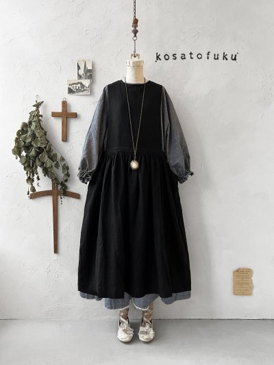 画像2: kosatofuku／ひとつボタンのエプロンギャザーワンピース・黒