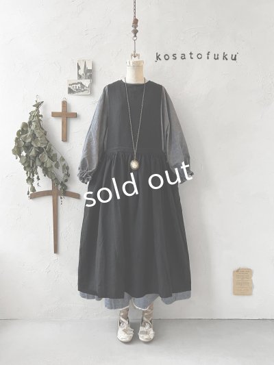 画像2: kosatofuku／ひとつボタンのエプロンギャザーワンピース・黒