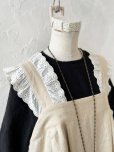 画像6: kosatofuku／レースフリルショルダーのサロペットワンピース・生成り
