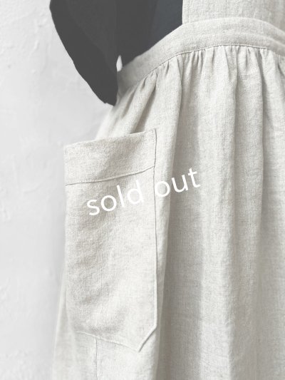 画像13: kosatofuku／ひとつボタンのエプロンギャザーワンピース・黒