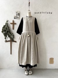 kosatofuku／ひとつボタンのエプロンギャザーワンピース・生成り