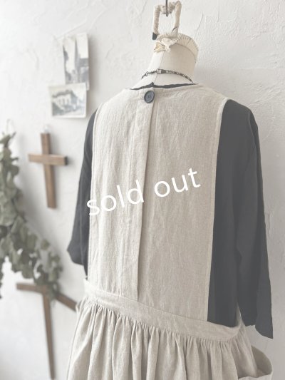 画像15: kosatofuku／ひとつボタンのエプロンギャザーワンピース・生成り