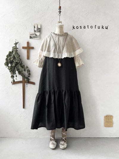画像1: kosatofuku／フリルケープ付のリネンローギャザーワンピース・黒
