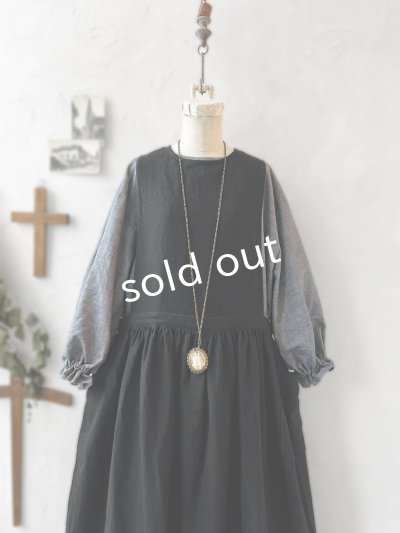 画像3: kosatofuku／ひとつボタンのエプロンギャザーワンピース・黒