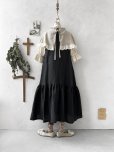 画像2: kosatofuku／フリルケープ付のリネンローギャザーワンピース・黒 (2)