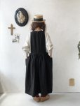画像10: kosatofuku／ひとつボタンのエプロンギャザーワンピース・黒