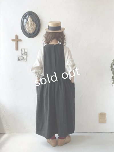 画像10: kosatofuku／ひとつボタンのエプロンギャザーワンピース・黒