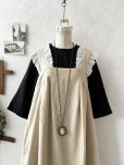 画像4: kosatofuku／レースフリルショルダーのサロペットワンピース・生成り