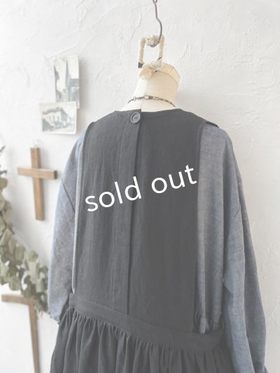 画像7: kosatofuku／ひとつボタンのエプロンギャザーワンピース・黒