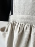 画像12: kosatofuku／ひとつボタンのエプロンギャザーワンピース・黒