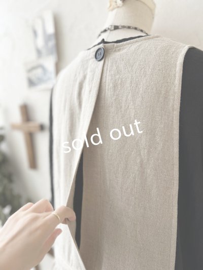 画像17: kosatofuku／ひとつボタンのエプロンギャザーワンピース・黒