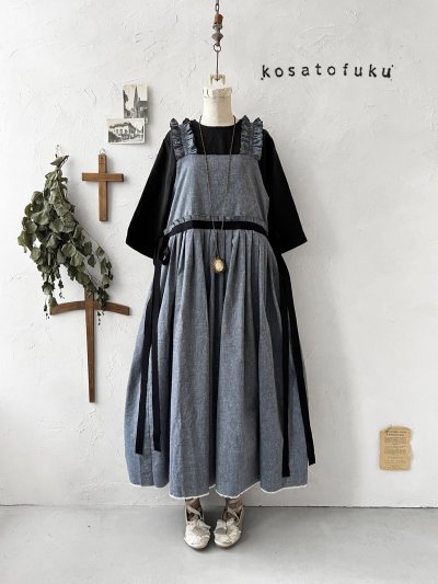 画像1: kosatofuku／フリルショルダーとプリーツリボンのワンピース・デニム