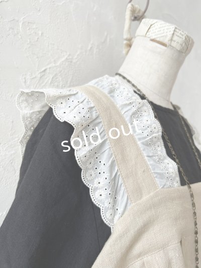 画像7: kosatofuku／レースフリルショルダーのサロペットワンピース・生成り
