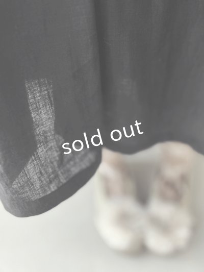 画像12: kosatofuku／フリルケープ付のリネンローギャザーワンピース・黒