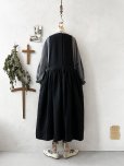 画像6: kosatofuku／ひとつボタンのエプロンギャザーワンピース・黒