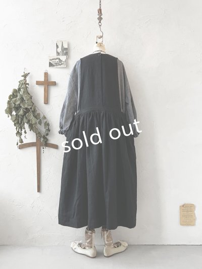 画像6: kosatofuku／ひとつボタンのエプロンギャザーワンピース・黒