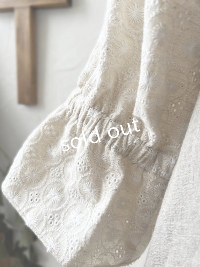 画像13: kosatofuku／フリルケープ付のリネンローギャザーワンピース・生成り