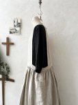 画像15: kosatofuku／ひとつボタンのエプロンギャザーワンピース・黒