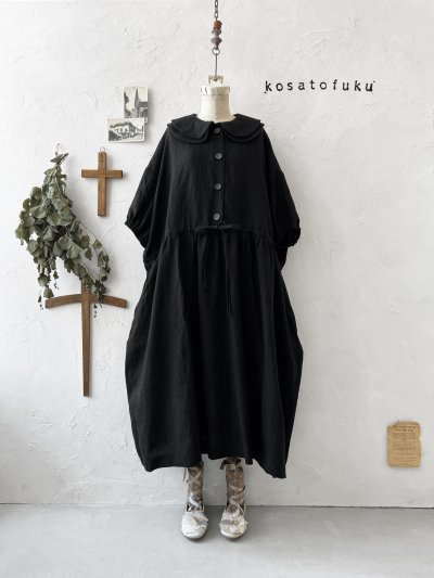 画像1: kosatofuku／二枚衿のリネンギャザーワンピース・黒
