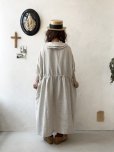 画像16: kosatofuku／二枚衿のリネンギャザーワンピース・生成り